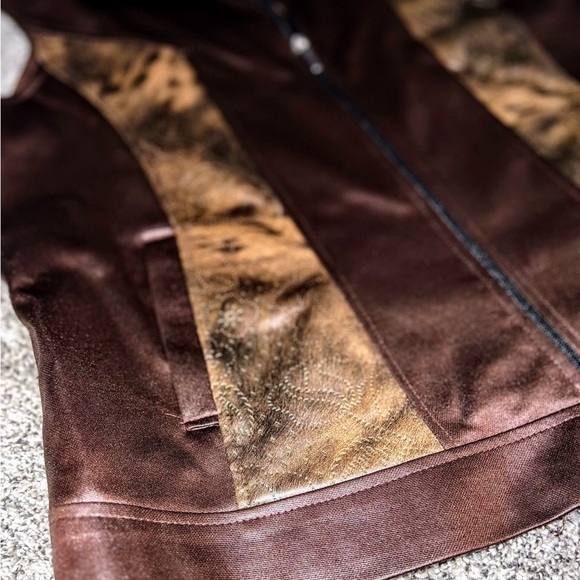 Vintage soft zip up vest with great detail - Picture 4 of 11